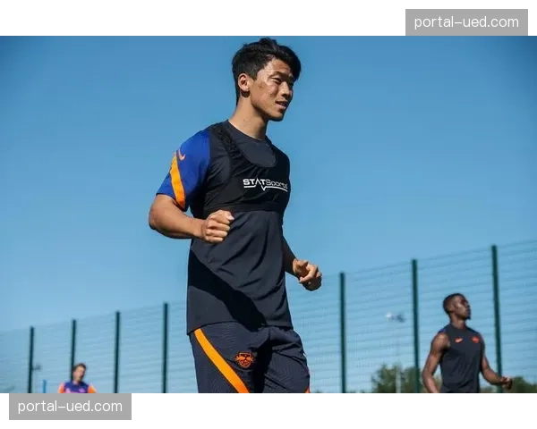 官方：狼队与韩国前锋黄喜灿完成续约，新合同至2029年