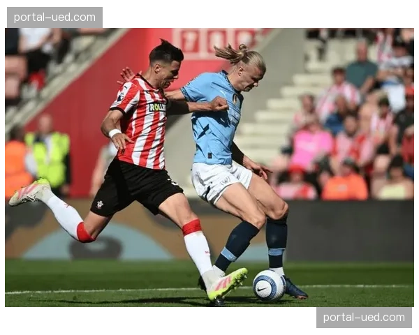 战术复盘：瓜迪奥拉变阵三中卫，成功限制曼联边路进攻